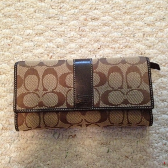 Sold❌❌❌Coach checkbook wallet !!!