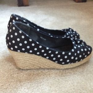 Adorable black and white wedge peep toes!