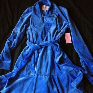 Blue Velour Juicy Couture Robe. Cute ruffled hem!