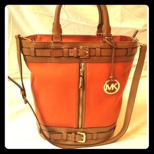 🎉HOST PICK🎉 Michael Kors Kingsbury Tangerine Bag