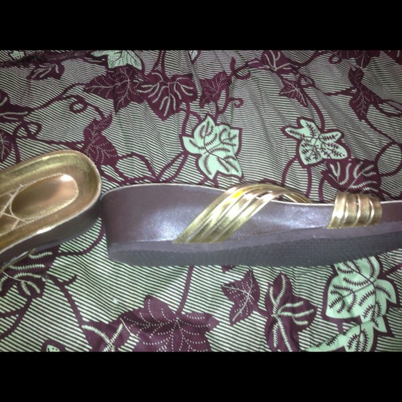 Shoes - Picture 2 of 4