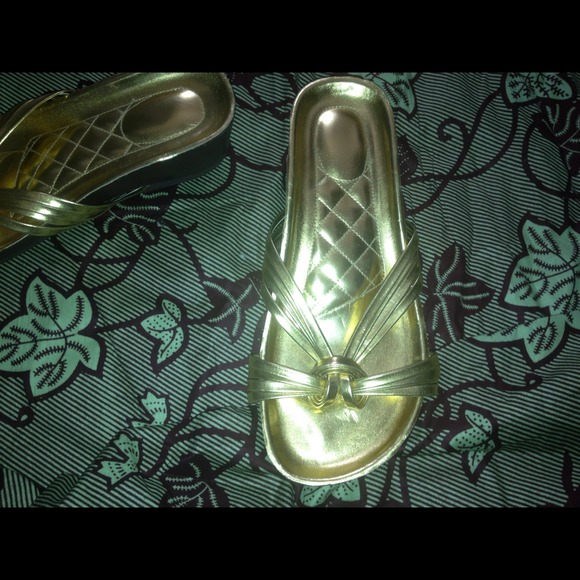 Shoes - Picture 3 of 4