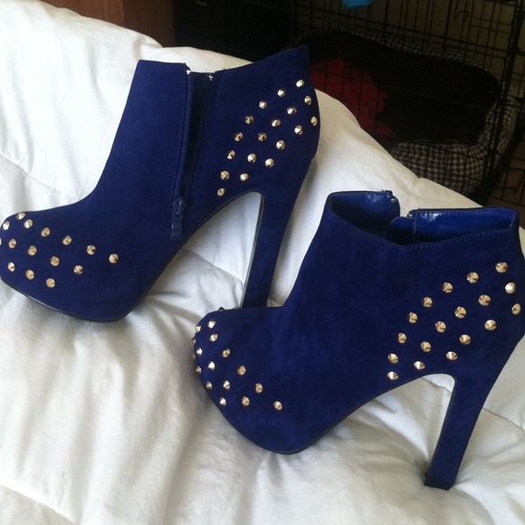 brand new studded boot shoes gorgeous with shorts - Picture 2 of 3