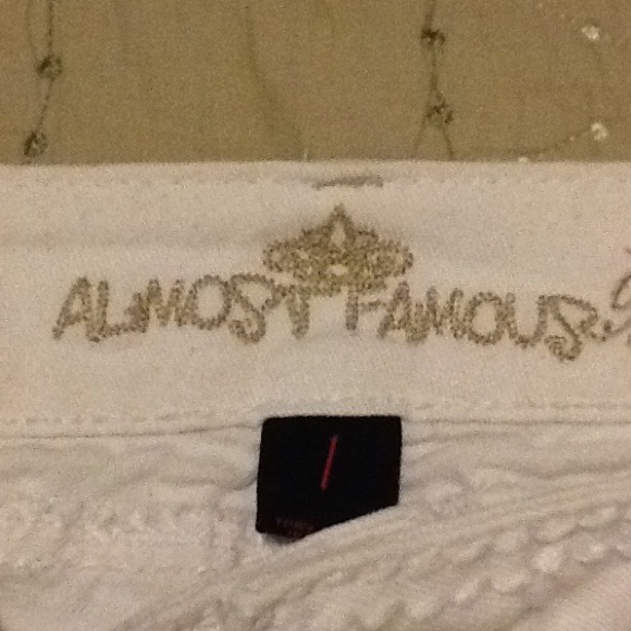 Ripped white jeans - Picture 4 of 4