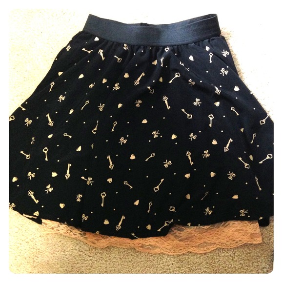 Black and Tan colored skirt keys bows and hearts - Picture 1 of 1