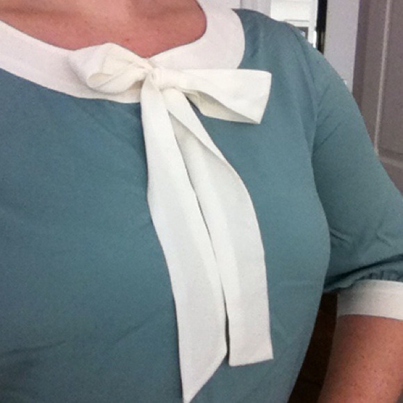 Seafoam green bow top size L