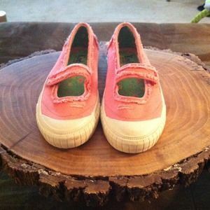 Peach sneakers KEDSTAKE AN ADDITIONAL 50% OFF!!