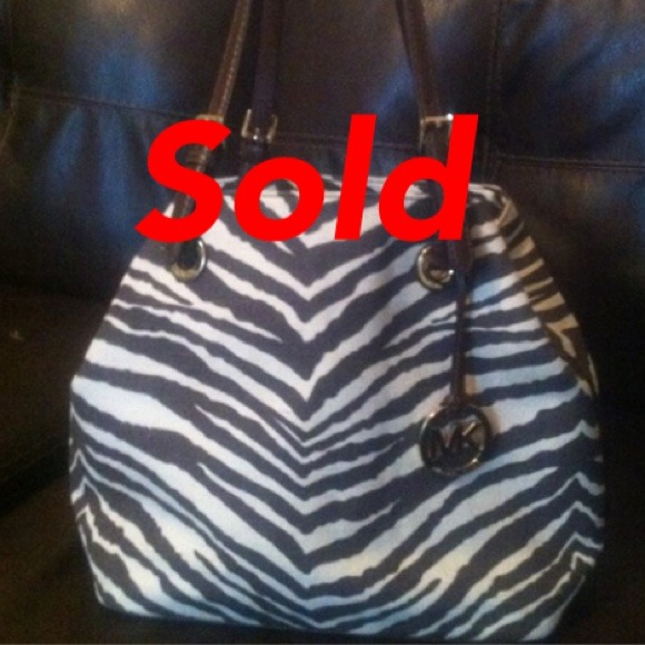 ♥♥Sold!!💯% Michael Kors jet set