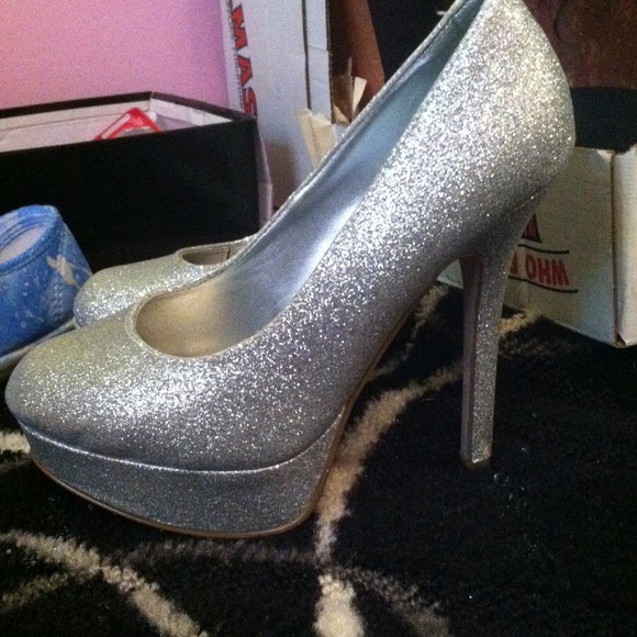Prom shoes - Picture 2 of 2
