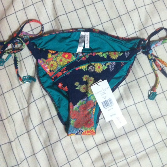 Very sexy and pretty Vixen Floral -Print bikini - Picture 1 of 4