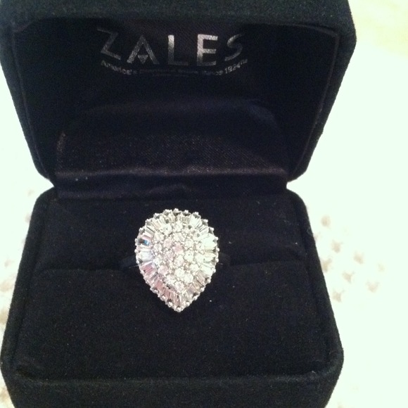 Bundle White sapphire and 10kt white gold ring