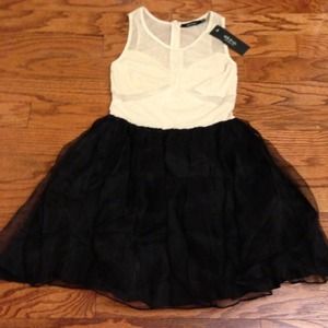 Dress white & black on hold for @alexcastro7