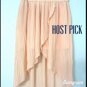 👏Host Pick👏Kimchi Blue Pleated high low skirt.