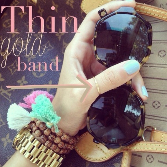 Jewelry - 💕HOST PICK💕Thin Gold Ring