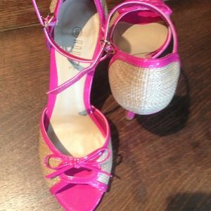 Hot pink/raffia heels never worn