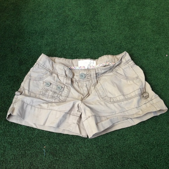✨Light Grey Cargo Style Shorts From- Aeropostale✨ - Picture 1 of 4