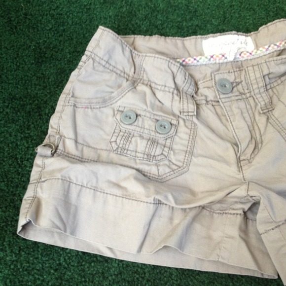 ✨Light Grey Cargo Style Shorts From- Aeropostale✨ - Picture 3 of 4