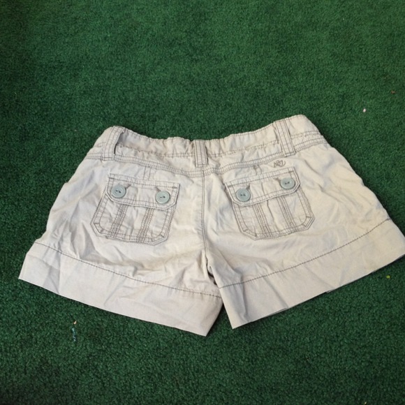 ✨Light Grey Cargo Style Shorts From- Aeropostale✨ - Picture 4 of 4