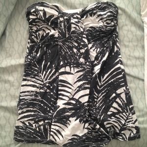 Two in one bundle! STRAPLESS summer tops