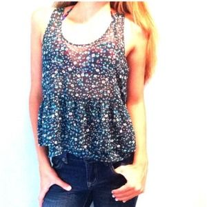An amazing top from pacsun. Love love love it.