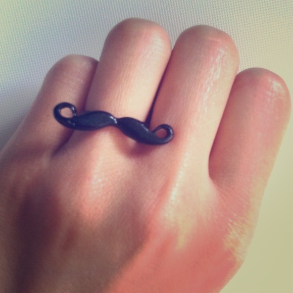 ❌SOLD❌ ✴️ FREE ✴️ with any other purchase! 😎 Mustache Ring