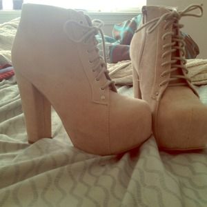 Lace up booties!