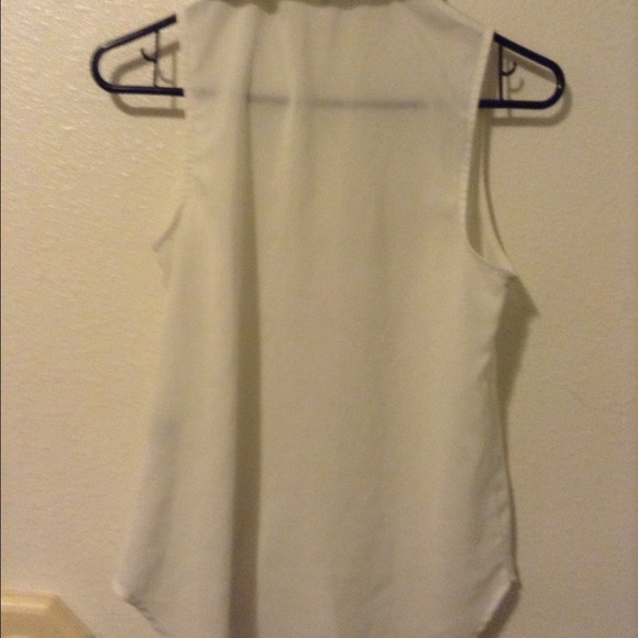 White top - Picture 2 of 2
