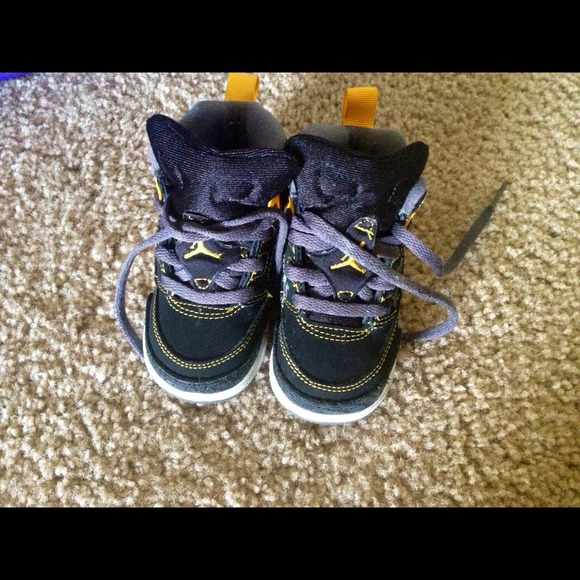 Jordan baby boy size 6 great condition !! SOLD