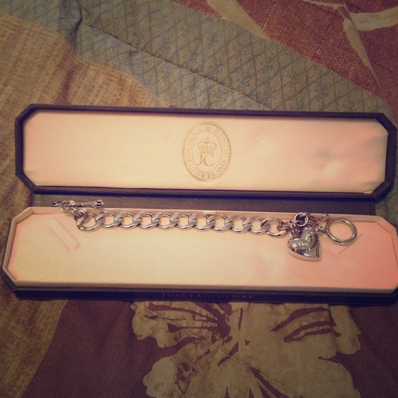 Juicy cloture charm bracelet with "J" charm+heart - Picture 1 of 4