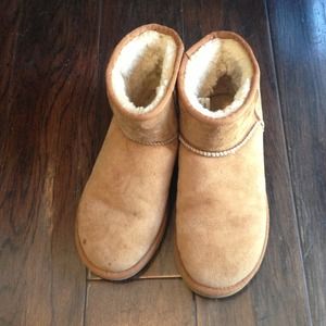 Ugg short boots