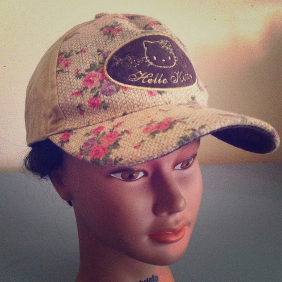 Hello kitty Snap Back - Picture 1 of 3