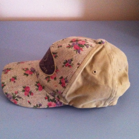 Hello kitty Snap Back - Picture 3 of 3