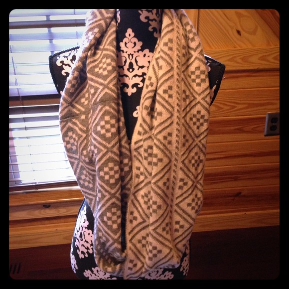 $Sold$ American Eagle reversible tribal infinity
