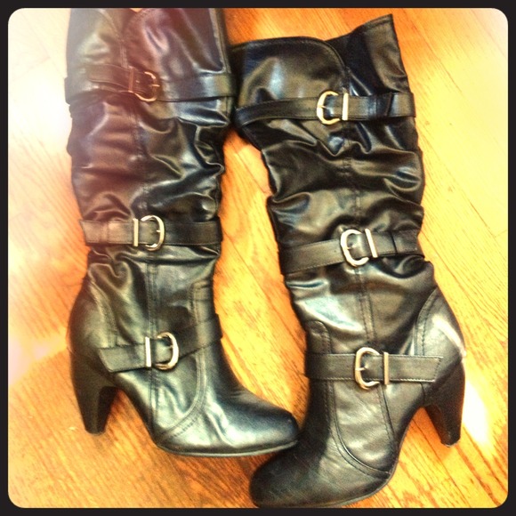 ⛔️Tall faux leather boots with buckles, very comfy