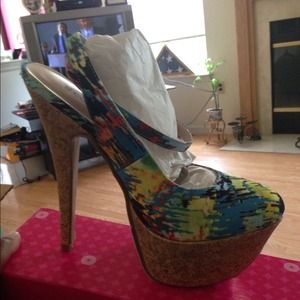 Beautiful heels with lots of colors!!!!