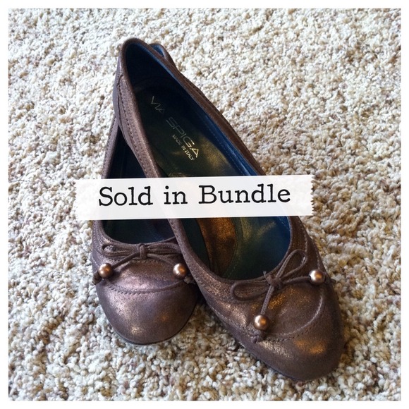 Sold in Bundle Via Spiga kitten heel ballets