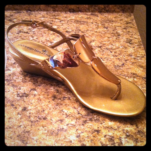 Gold Sandals 💛