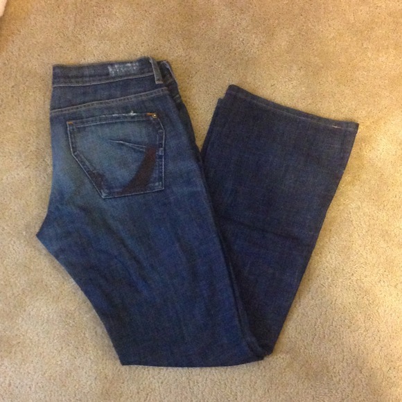 Fantastic boot-cut James Jeans!