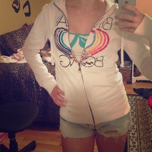 white billabong sweatshirt!! 💢traded💢