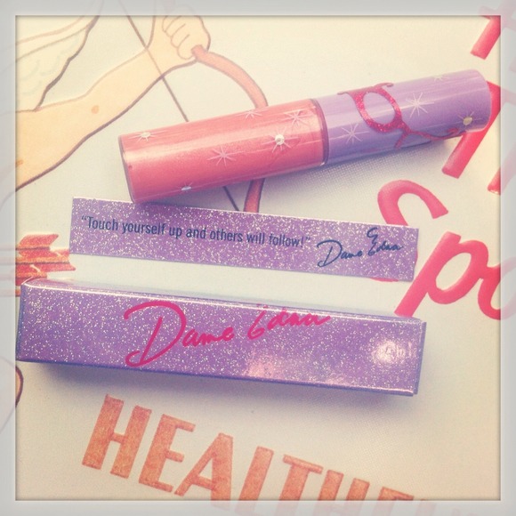 🚨SOLD🚨 MAC Dame Edna 💋LIMITED Edition 💄
