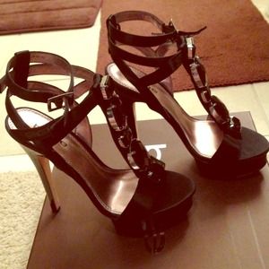 🌟REDUCED🌟Bebe Iva pumps