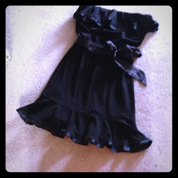 Gorgeous strapless WHBM dress!