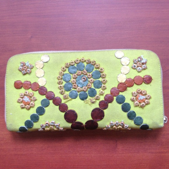 Embroidered wallet - Picture 2 of 2