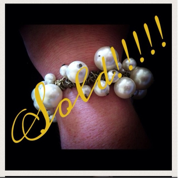 🌟SOLD🌟Vintage-Styled Chunky Faux Pearl Bracelet