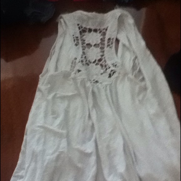Short sleeved flowy flower back vest thingy - Picture 4 of 4