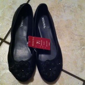 🚫Sold🚫Black Flower Embellished Flats