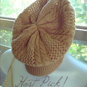 ❌SOLD/BUNDLED❌CUTE Tan Knit Hat🎉Host Pick!🎉