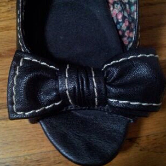 Heels - Picture 2 of 4