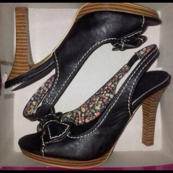 Heels - Picture 3 of 4