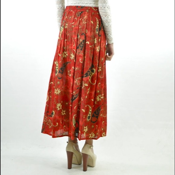 ✋Reserved✋👏Host Pick👏. Red Paisley Maxi - Picture 4 of 4